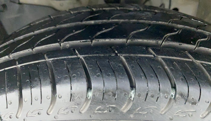 2015 Honda Jazz 1.2 V AT, Petrol, Automatic, 67,855 km, Left Front Tyre Tread