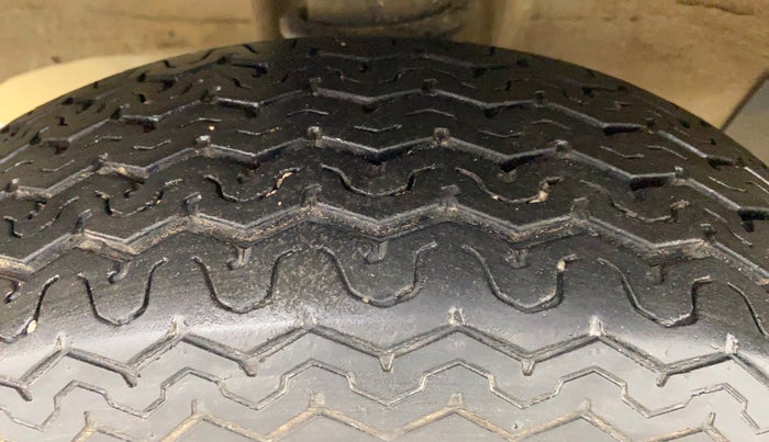 2018 Maruti Omni 5 STR, Petrol, Manual, 20,333 km, Left Front Tyre Tread