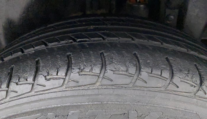 2014 Maruti Swift ZXI, Petrol, Manual, 22,790 km, Left Rear Tyre Tread
