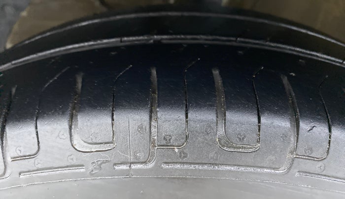 2019 Maruti Dzire VDI, Diesel, Manual, 86,462 km, Left Front Tyre Tread
