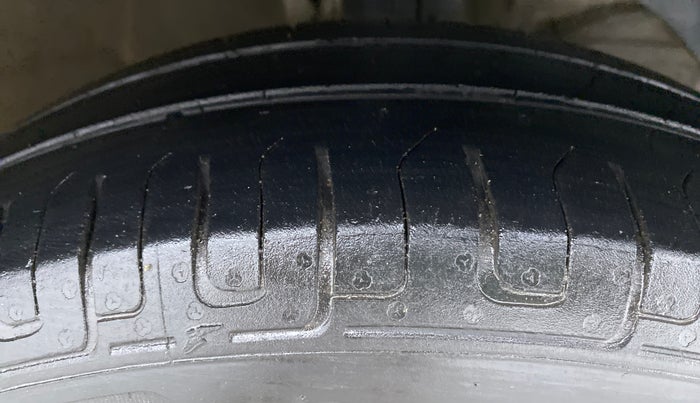 2019 Maruti Dzire VDI, Diesel, Manual, 86,462 km, Right Front Tyre Tread