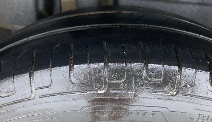 2019 Maruti Dzire VDI, Diesel, Manual, 86,462 km, Right Rear Tyre Tread