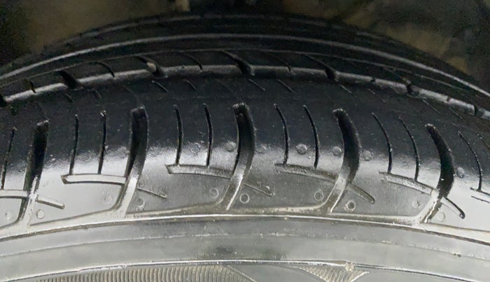 2019 Maruti Baleno DELTA PETROL 1.2, Petrol, Manual, 33,935 km, Right Front Tyre Tread
