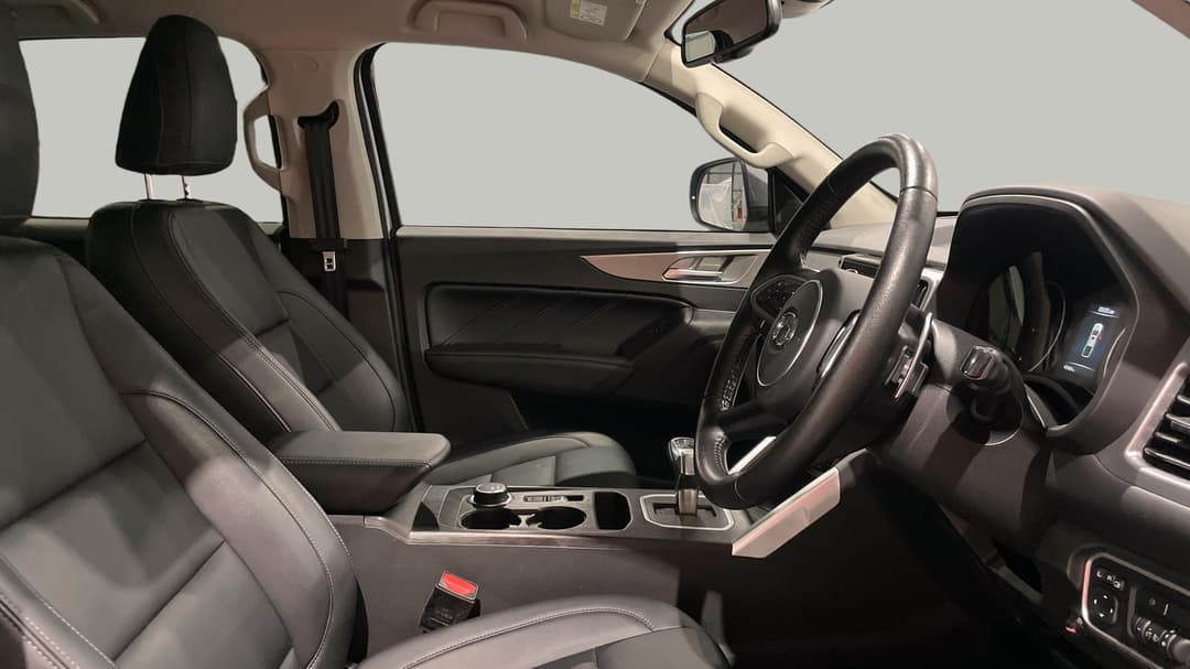 2024 GWM Ute Cannon-l (4x4), Automatic, 42385 km, Right Side Front Door Cabin View