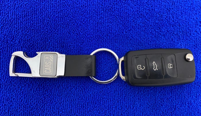 2017 Volkswagen Polo COMFORTLINE 1.2L, Petrol, Manual, 61,546 km, Key Close Up