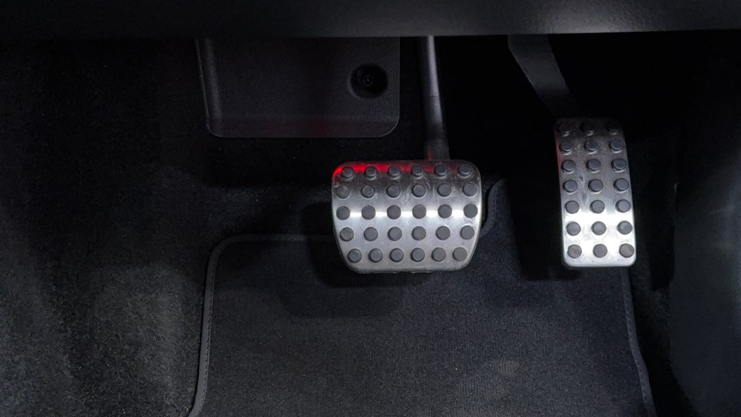 2024 Mercedes-benz GLA 200, Automatic, 14163 km, Pedals and Footmat