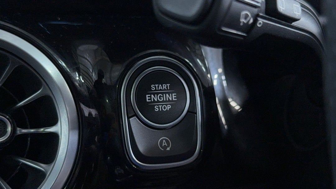 2024 Mercedes-benz GLA 200, Automatic, 14163 km, Keyless / Button Start