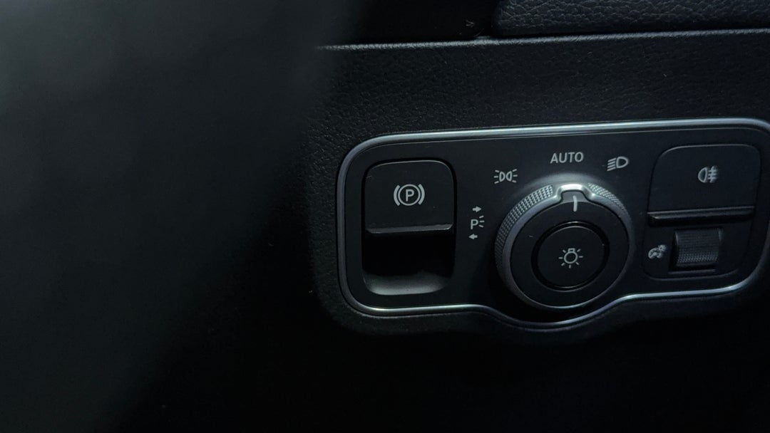 2024 Mercedes-benz GLA 200, Automatic, 14163 km, Handbrake