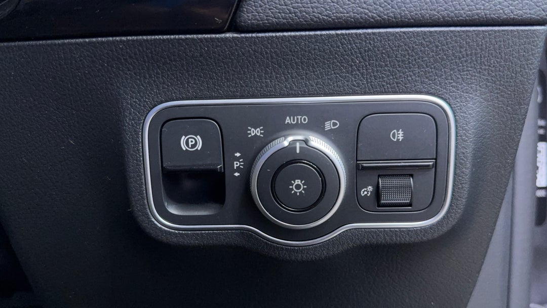 2024 Mercedes-benz GLA 200, Automatic, 14163 km, Utility Switches/Buttons