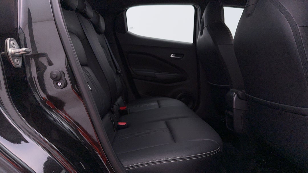 2023 Nissan Juke St-l, Automatic, 63341 km, Right Side Rear Door Cabin View