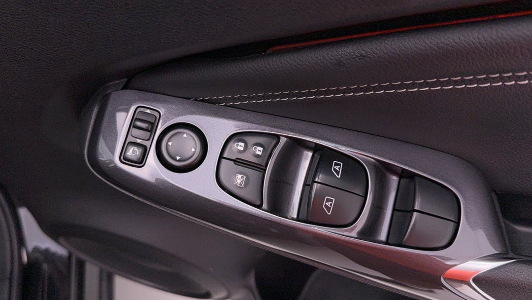 2023 Nissan Juke St-l, Automatic, 63341 km, Drivers Side Door Panel Controls
