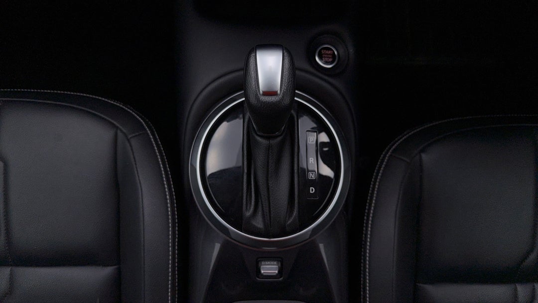 2023 Nissan Juke St-l, Automatic, 63341 km, Gear Lever 