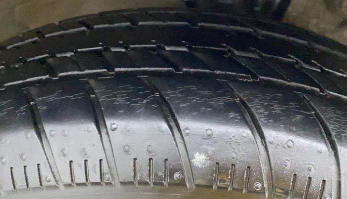 2017 Maruti Celerio ZXI D, Petrol, Manual, 36,857 km, Left Front Tyre Tread