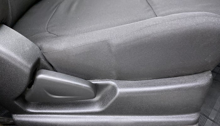 2017 Renault Kwid RXT, Petrol, Manual, 25,522 km, Driver Side Adjustment Panel