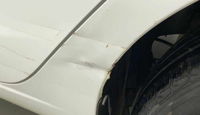 2016 Maruti Ciaz VXI, Petrol, Manual, 1,23,772 km, Left quarter panel - Paint has minor damage
