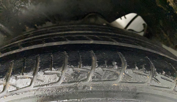 2016 Maruti Ciaz VXI, Petrol, Manual, 1,23,772 km, Right Rear Tyre Tread