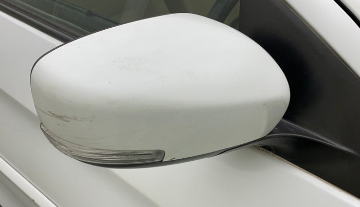 2016 Maruti Ciaz VXI, Petrol, Manual, 1,23,772 km, Right rear-view mirror - Minor scratches