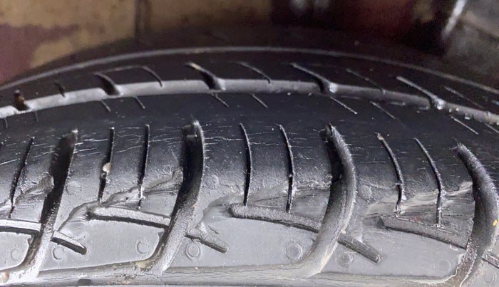 2014 Hyundai Xcent SX 1.2 OPT, Petrol, Manual, 87,378 km, Left Rear Tyre Tread