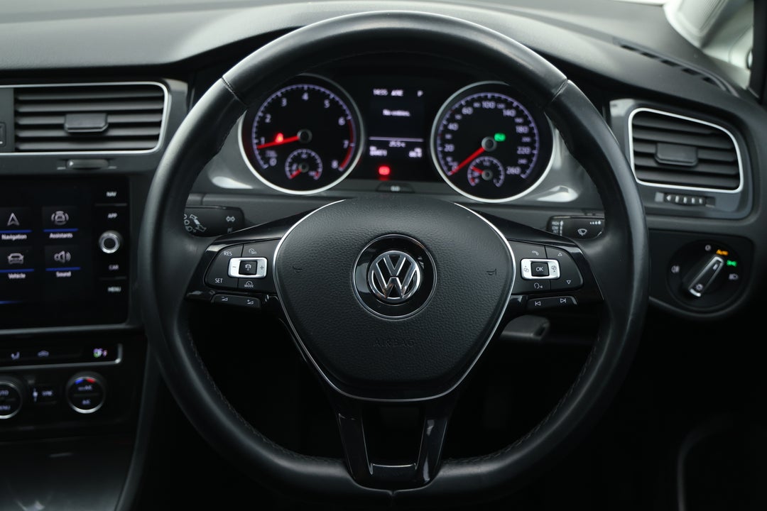 2018 Volkswagen Golf 110 Tsi Comfortline, Automatic, 84471 km, Steering Wheel Close-up