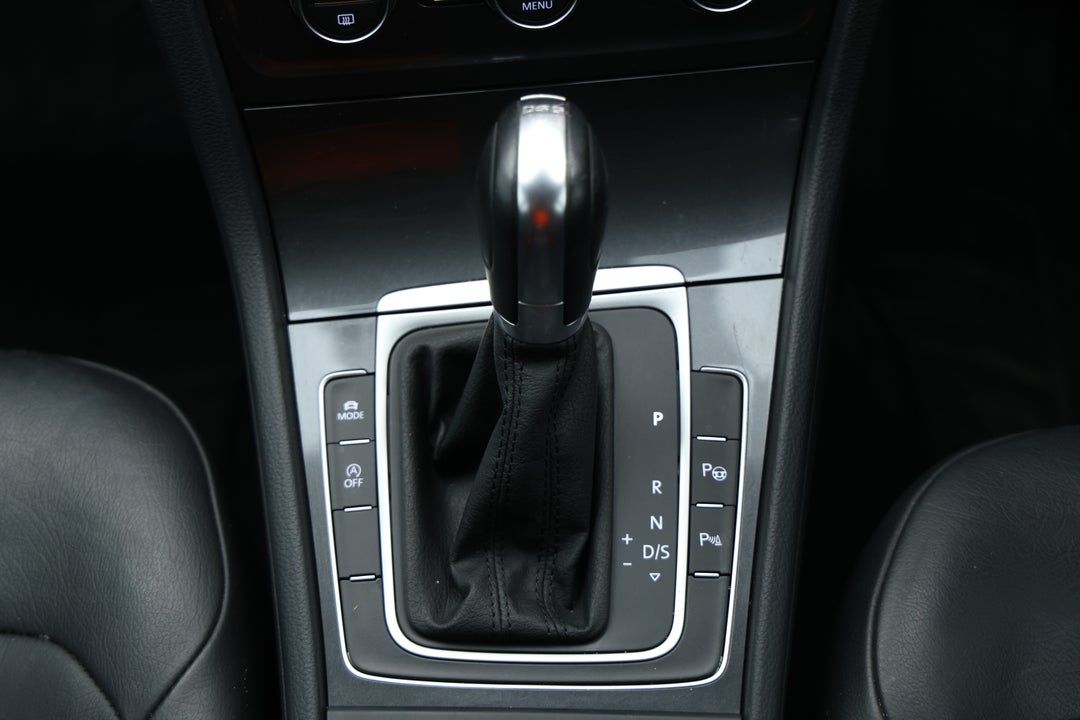 2018 Volkswagen Golf 110 Tsi Comfortline, Automatic, 84471 km, Gear Lever 