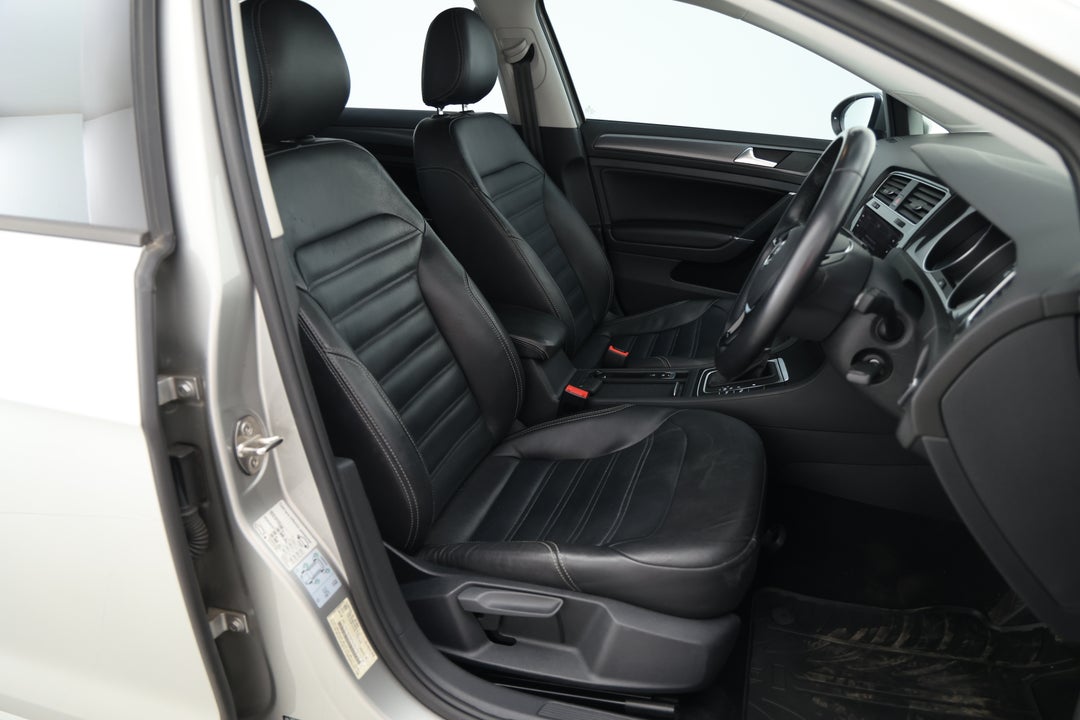 2018 Volkswagen Golf 110 Tsi Comfortline, Automatic, 84471 km, Right Side Front Door Cabin View