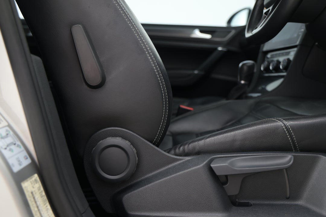 2018 Volkswagen Golf 110 Tsi Comfortline, Automatic, 84471 km, Drivers Side Adjustment Panel