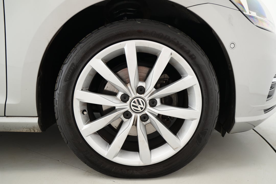 2018 Volkswagen Golf 110 Tsi Comfortline, Automatic, 84471 km, Right Front Wheel