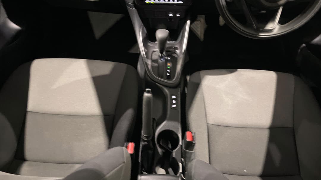 2024 Toyota Yaris Ascent Sport Hybrid, Automatic, 32050 km, Center Console