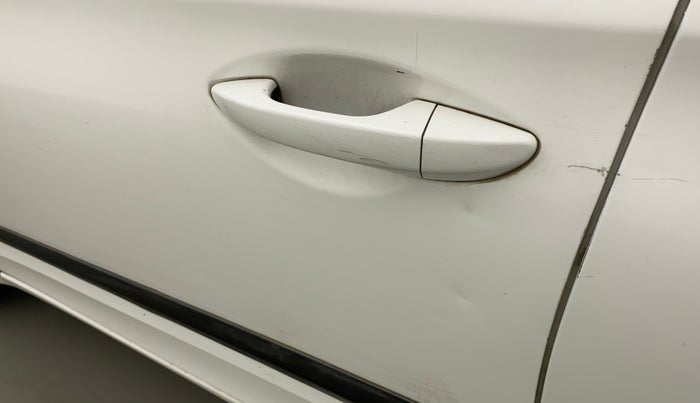 2018 Hyundai Elite i20 ASTA 1.2, Petrol, Manual, 44,165 km, Front passenger door - Minor scratches