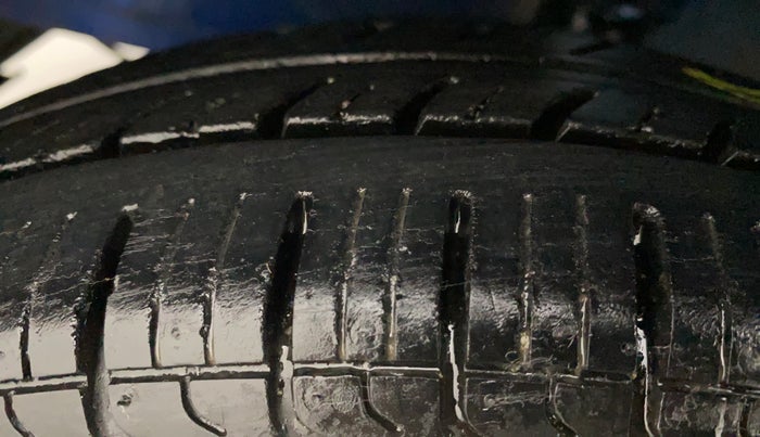 2013 Hyundai Eon ERA +, Petrol, Manual, 57,811 km, Left Front Tyre Tread