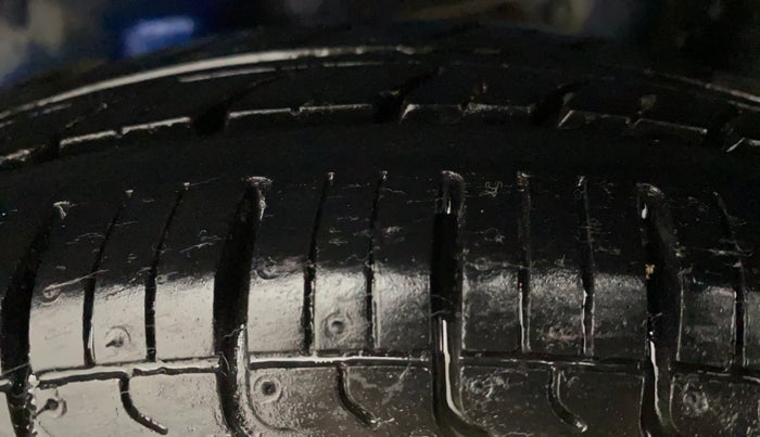 2013 Hyundai Eon ERA +, Petrol, Manual, 57,811 km, Left Rear Tyre Tread