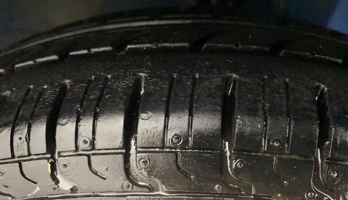 2013 Hyundai Eon ERA +, Petrol, Manual, 57,811 km, Right Front Tyre Tread
