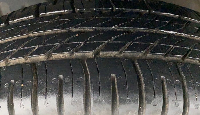 2014 Maruti Ritz VXI BS IV, Petrol, Manual, Left Front Tyre Tread