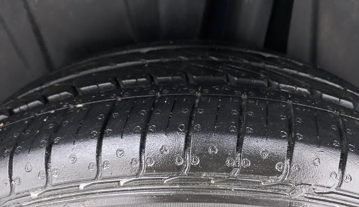 2021 Maruti XL6 ALPHA MT, Petrol, Manual, 45,089 km, Left Rear Tyre Tread