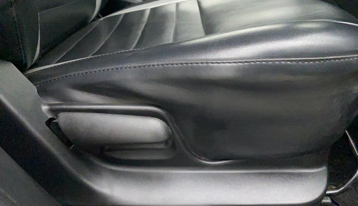 2013 Maruti Swift VXI, Petrol, Manual, 21,150 km, Driver Side Adjustment Panel