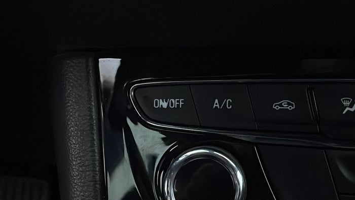 Opel Astra-Dashboard AC Vent Faded