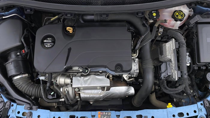 Opel Astra-Engine Bonet View