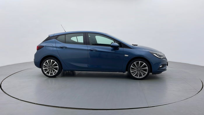 Opel Astra-Right Side View