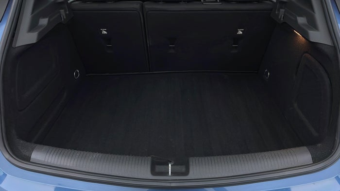 Opel Astra-Boot Inside View
