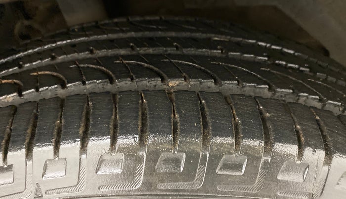 2019 Mahindra XUV500 W11(O), Diesel, Manual, 53,937 km, Right Front Tyre Tread