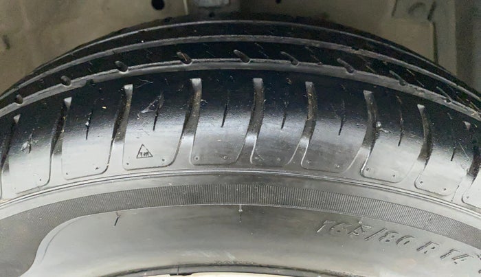 2014 Maruti Swift VXI D, Petrol, Manual, 53,190 km, Right Front Tyre Tread