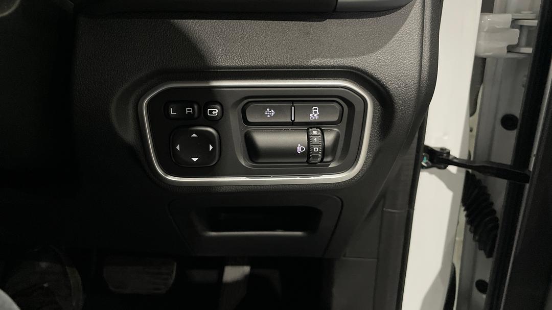 2025 GWM Cannon Lux (4x4), Automatic, 8742 km, Utility Switches/Buttons