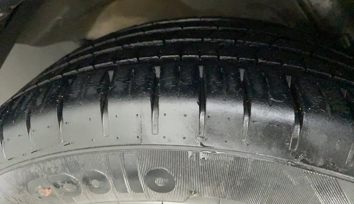 2018 Maruti Ciaz ALPHA 1.5 AT SHVS, Petrol, Automatic, 13,686 km, Right Front Tyre Tread