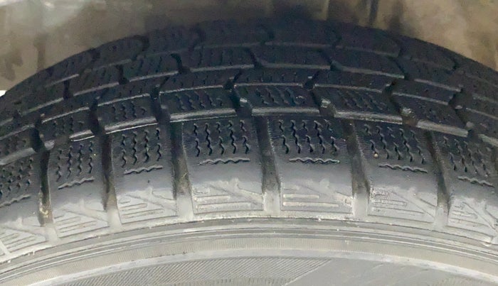2015 Toyota Etios Liva G, Petrol, Manual, 56,351 km, Left Front Tyre Tread