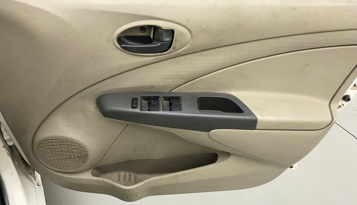 2015 Toyota Etios Liva G, Petrol, Manual, 56,351 km, Driver Side Door Panels Control