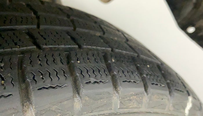 2015 Toyota Etios Liva G, Petrol, Manual, 56,351 km, Left Rear Tyre Tread