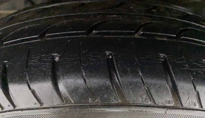 2013 Maruti Swift Dzire VDI BS IV, Diesel, Manual, 75,502 km, Right Rear Tyre Tread
