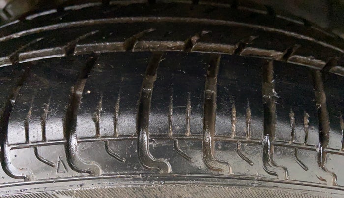 2013 Maruti Swift Dzire VDI BS IV, Diesel, Manual, 75,502 km, Left Front Tyre Tread