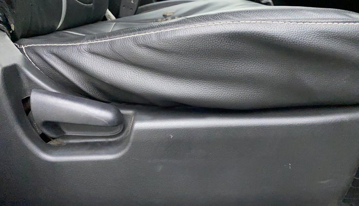2018 Maruti Wagon R 1.0 LXI CNG, CNG, Manual, 37,824 km, Driver Side Adjustment Panel