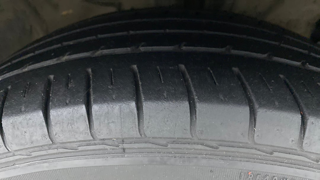 Right Front Tyre Tread